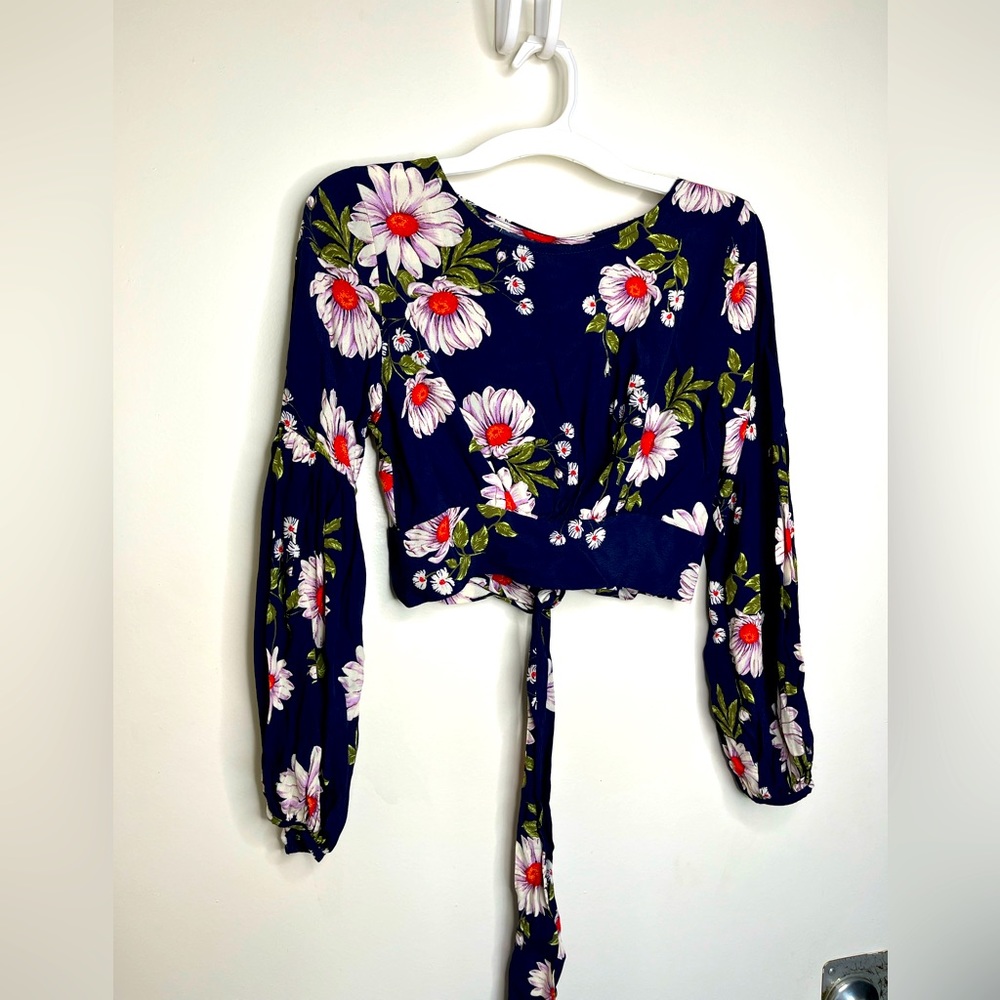 Forever 21, Daisy Tie Back Crop Top, Size M